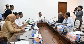 ঢাকার উত্তর ও দক্ষিণে ‘বর্জ্য থেকে বিদ্যুৎ’ প্রকল্প নিয়ে প্রধানমন্ত্রীর বৈঠক